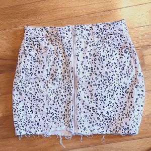 Size M Guess jeans pastel pink leaopard skirt